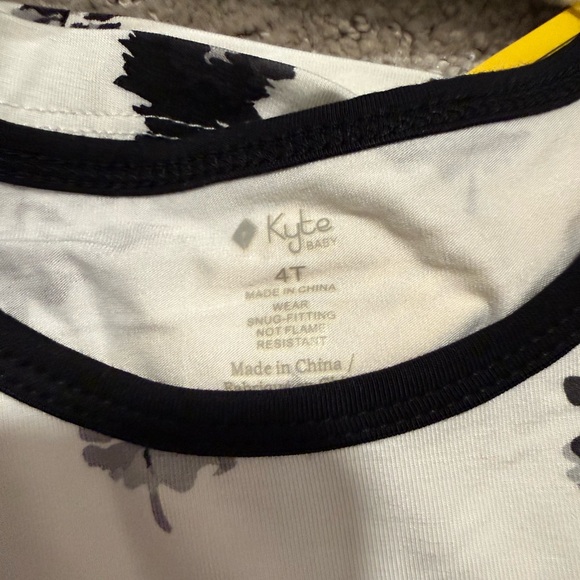 Kyte BABY Monochrome Leaf Print Pajama Top - Picture 2 of 2